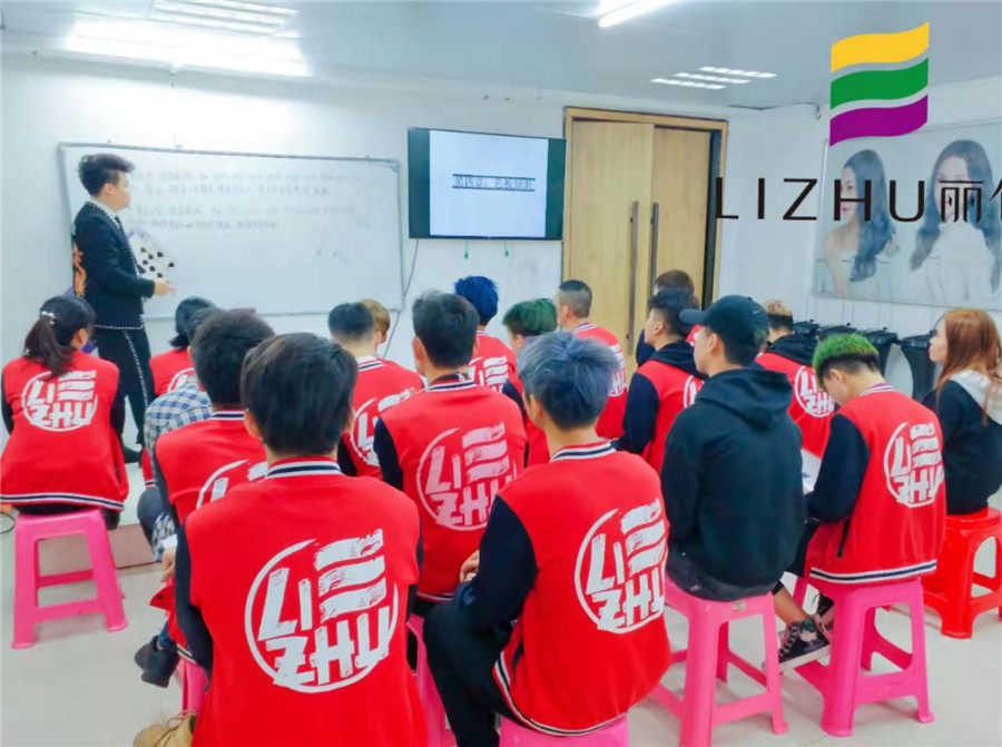 南寧麗竹美發(fā)課堂：當(dāng)你們享受的時(shí)候，別人在奔跑