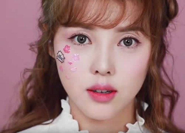 南寧化妝學(xué)校：桃花妝的化妝技巧