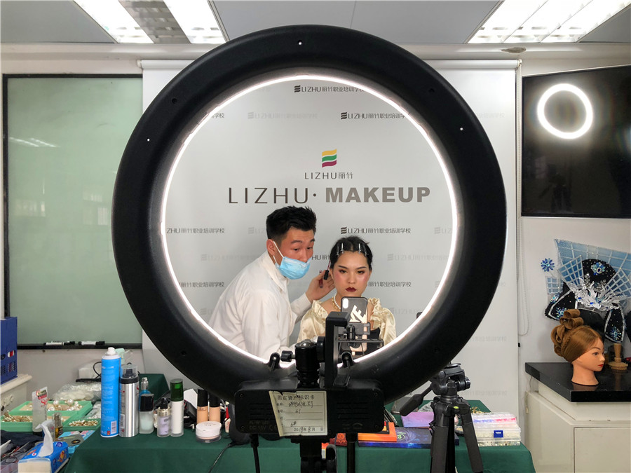 麗竹化妝課程抖音直播教學(xué)，大獲歡迎