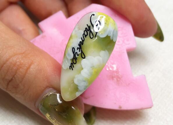 南寧美甲學(xué)校：抖音美甲教程作品欣賞（二））