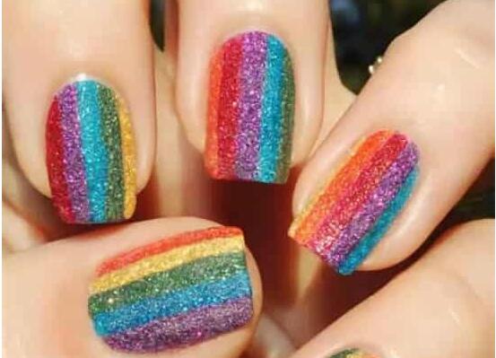 南寧美甲學(xué)校：磨砂彩虹美甲教程，將五顏六色存于指上