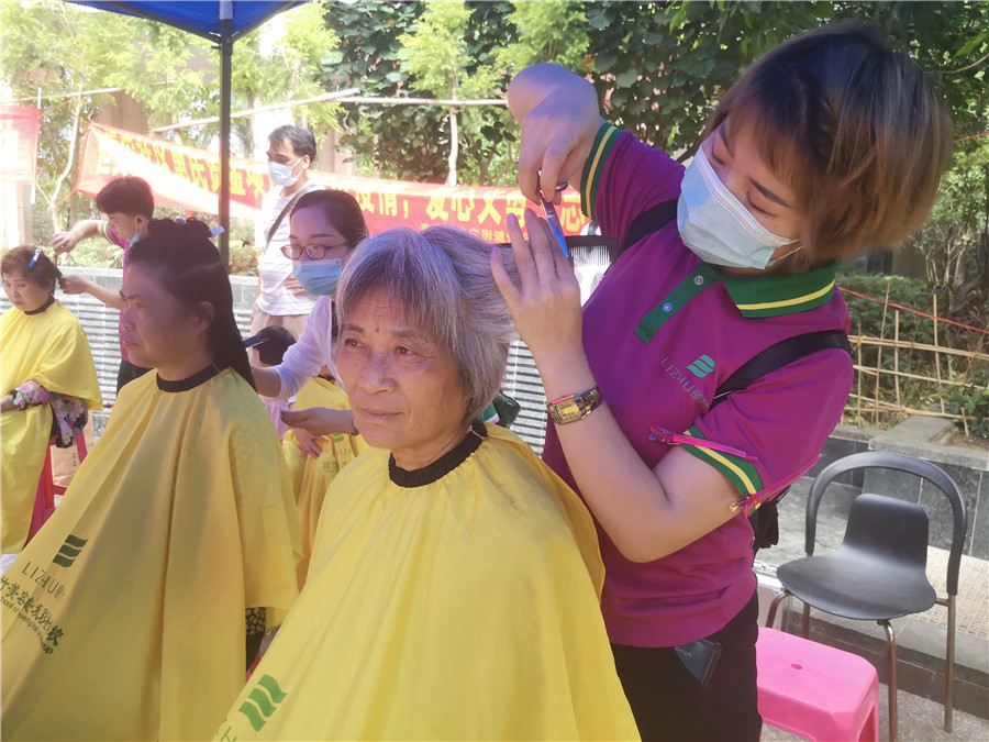 麗竹美發(fā)大篷車一路暢行，實(shí)踐出真知