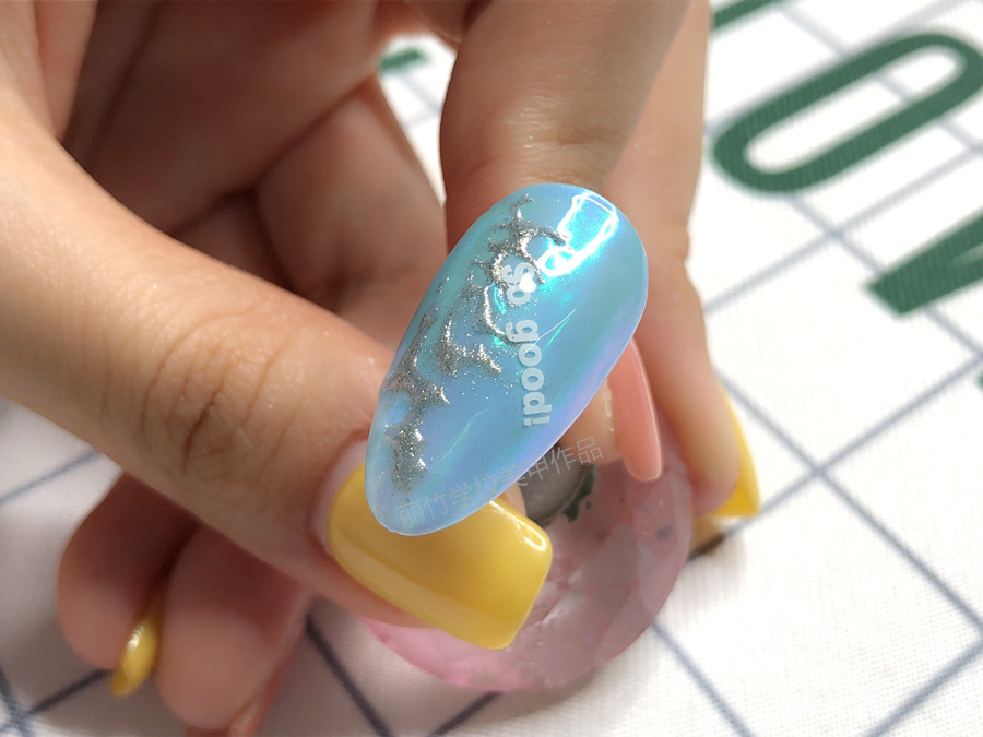 1593395939325246.jpg 20200428個(gè)性鏡面粉美甲_副本.jpg