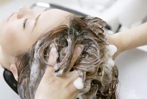 南寧美發(fā)課堂：美發(fā)背后的無(wú)名英雄-洗護(hù)師