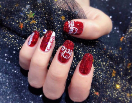 南寧美甲學(xué)校：美甲根部掉色怎么辦？