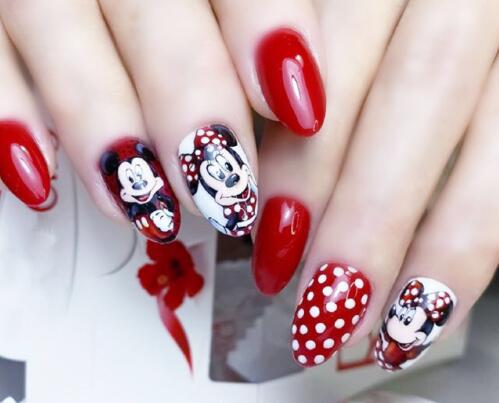 南寧美甲學(xué)校：指甲有劃痕怎么辦？