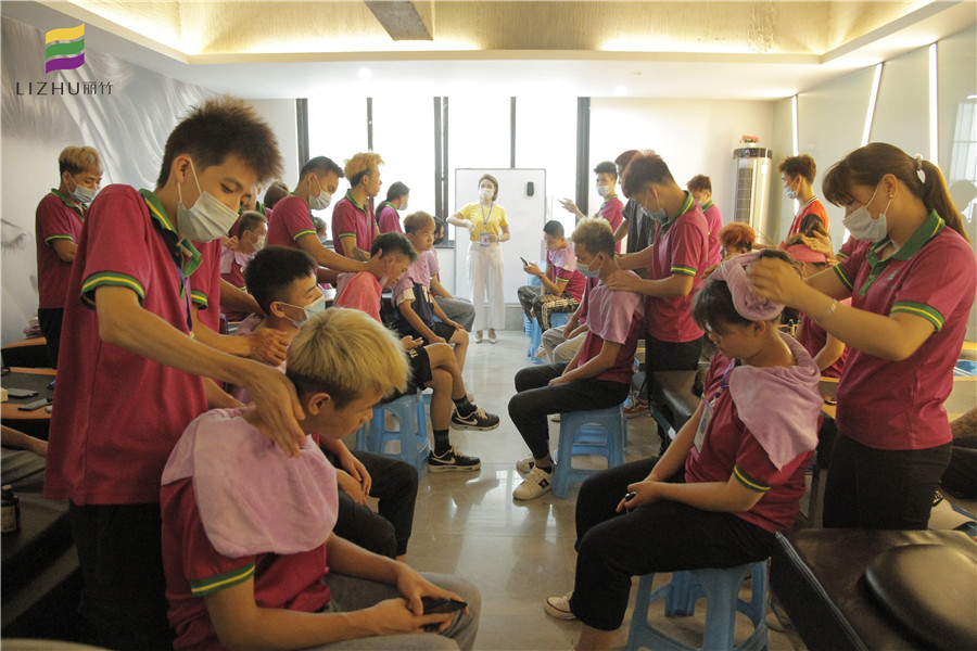 南寧美發(fā)課堂：一點也不馬虎的洗護按摩