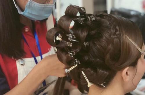 化妝課堂：基礎(chǔ)打牢，王冠不掉