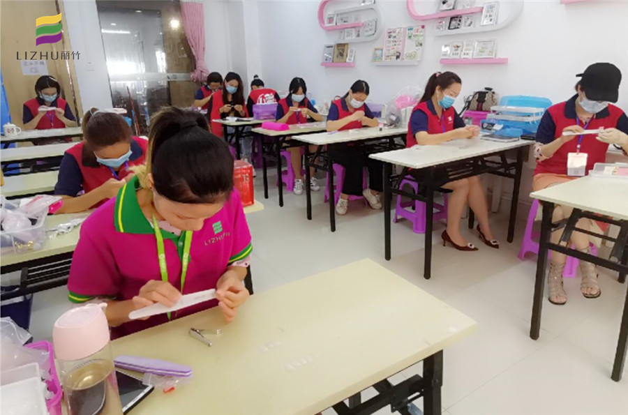 南寧美甲學校：歡迎你們，新同學