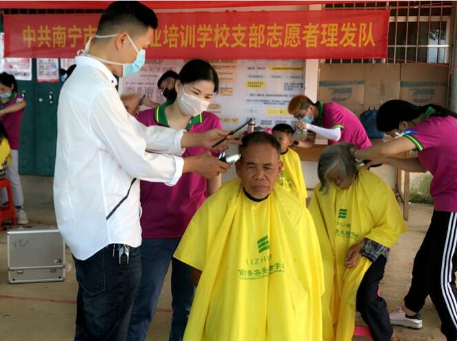 你笑起來(lái)真好看，像春天的花一樣