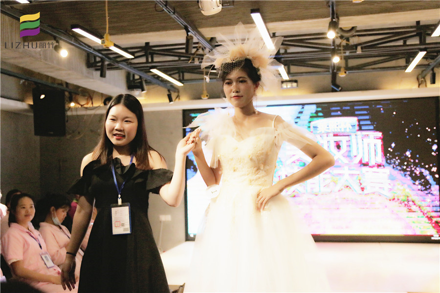 化妝學員感言：人前女神，人后女神經(jīng)