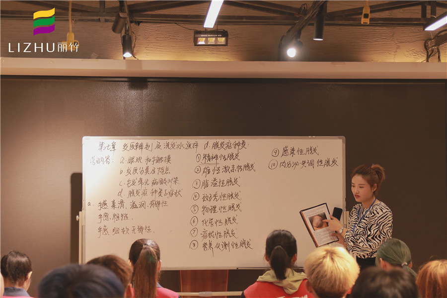 美發(fā)理論：發(fā)質辨別及洗發(fā)水選擇