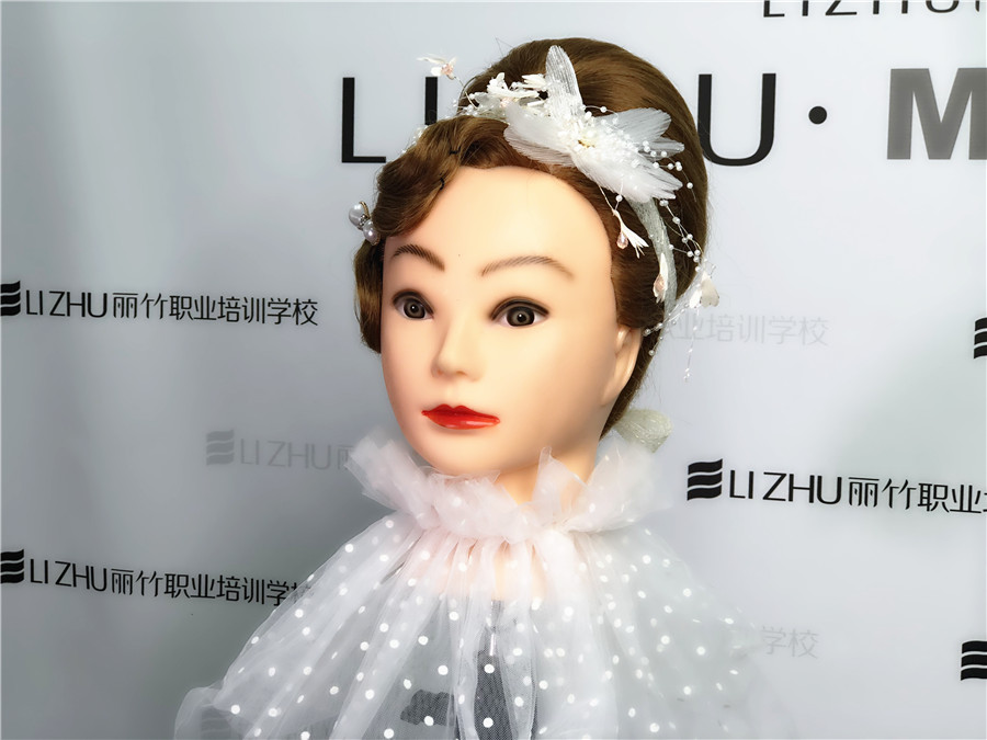 麗竹編發(fā)：復(fù)古秀禾時(shí)尚，統(tǒng)統(tǒng)有