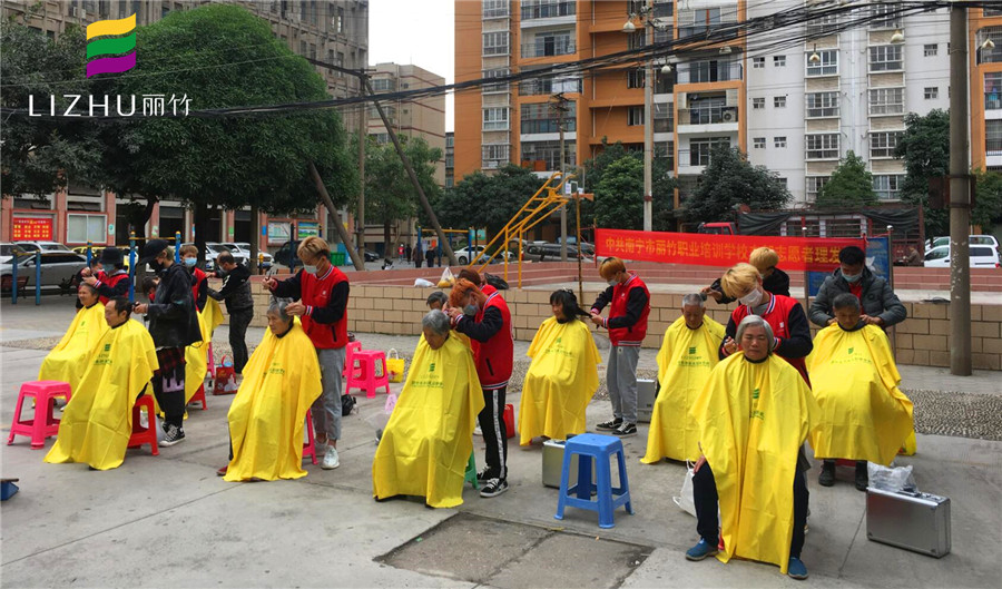 1607137810679868.jpg 20201203重型機(jī)械廠理發(fā)活動(dòng).jpg