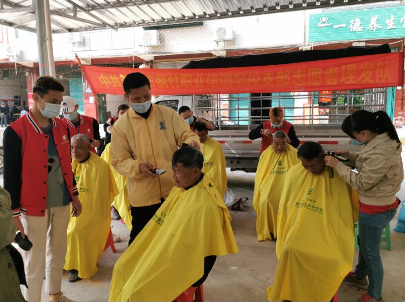 麗竹志愿者理發(fā)隊義剪服務似春風