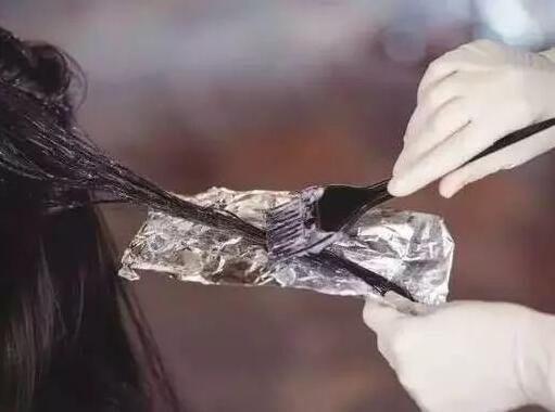 南寧美發(fā)學校：如何挑選染發(fā)劑