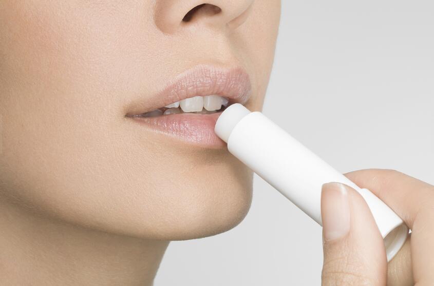 廣西美容培訓：冬季唇部保養(yǎng)秘笈