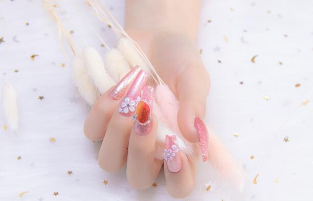 南寧美甲學(xué)校：美甲扣掉的危害