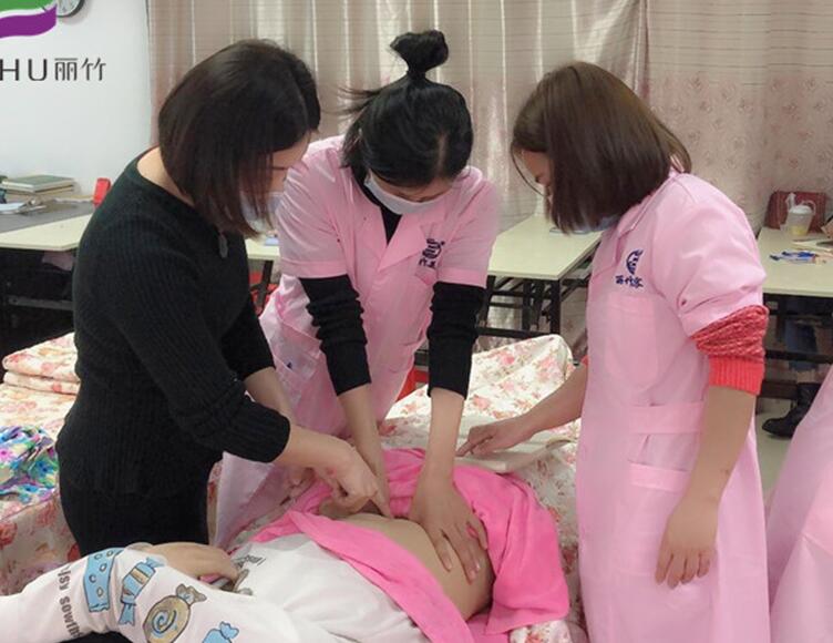 南寧美容培訓(xùn)哪家?guī)熧Y強(qiáng)？快來(lái)看看學(xué)員上課花絮吧