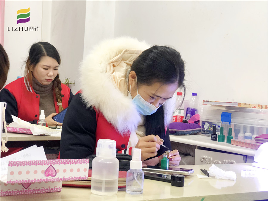 廣西美甲培訓(xùn)哪家好？看看美甲學(xué)員畢業(yè)感言