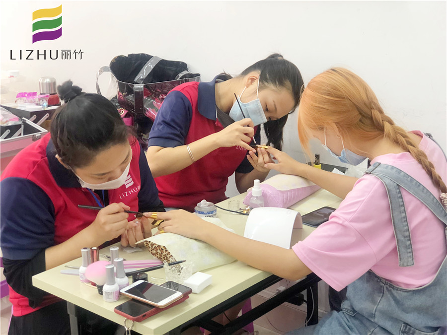 南寧美甲課堂：延長美甲制作教程