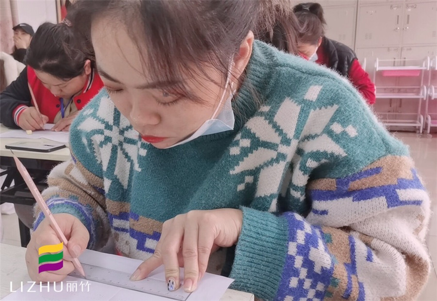 初學(xué)者如何紙上畫(huà)眉？廣西紋繡培訓(xùn)教你畫(huà)