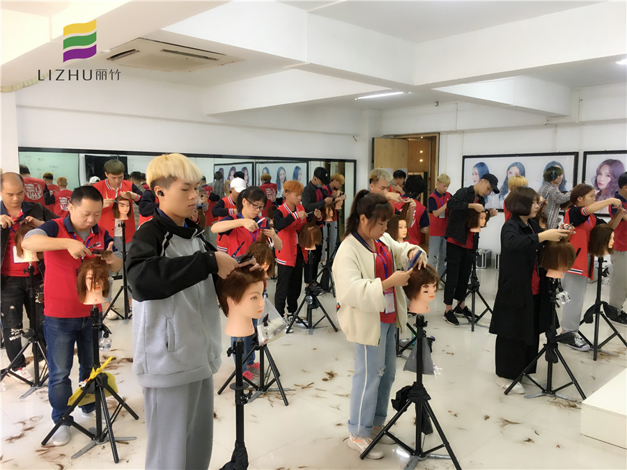 怎么判斷你是否合適剪短發(fā)？南寧美發(fā)師培訓(xùn)班教你