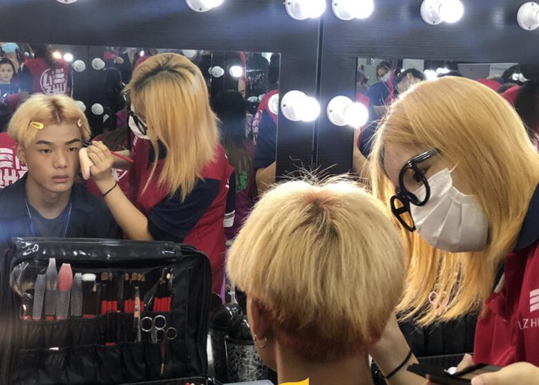 南寧正規(guī)美妝學校：男士妝容教程