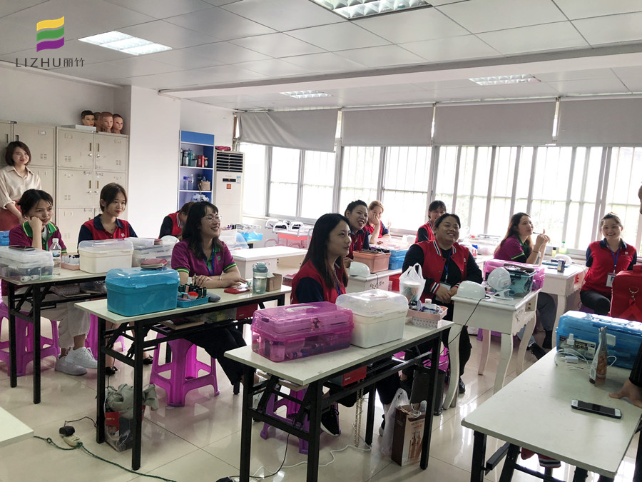 看了美甲就業(yè)宣講，你還會(huì)問南寧學(xué)美甲有前途嗎？