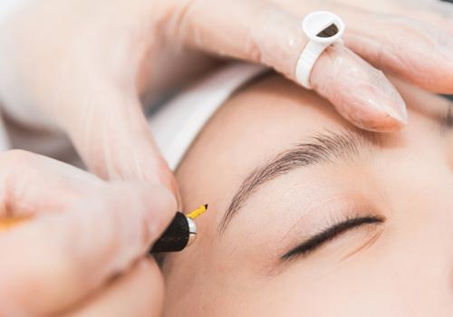 廣西紋繡學(xué)校全員討論：紋繡過后為什么會掉色？