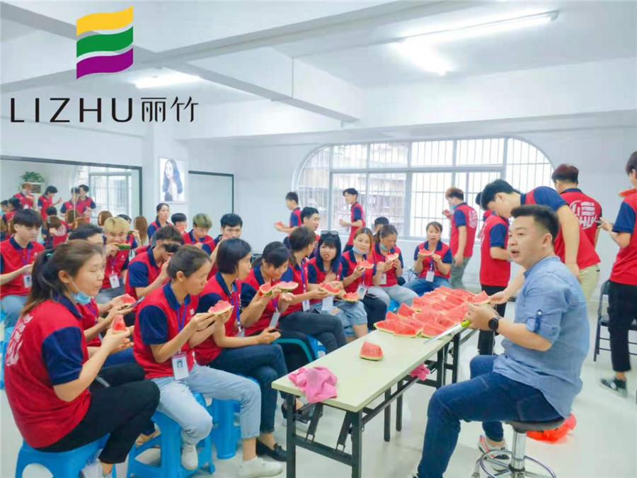 歡迎參加南寧美發(fā)學(xué)校“西瓜趴”