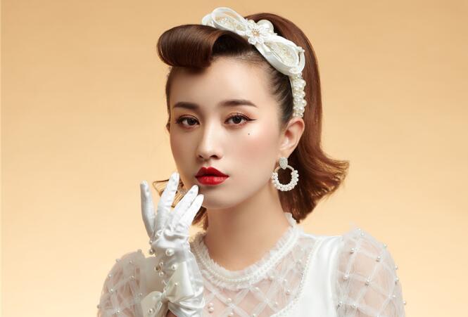 復(fù)古迪斯科妝容造型，廣西化妝學(xué)校這款造型愛(ài)了嗎？