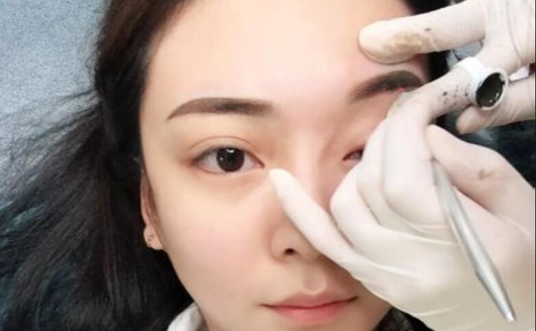 廣西紋繡培訓(xùn)：紋眉可以保持多長時間？