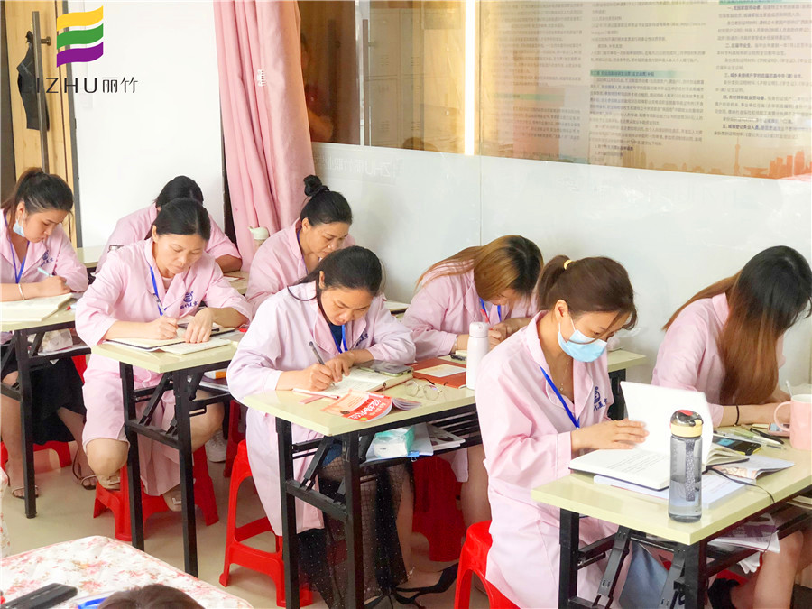 美容師為什么要學(xué)理論知識(shí)？南寧專業(yè)美容培訓(xùn)告訴你