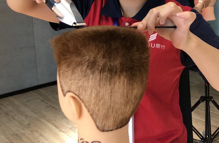 想學(xué)平頭修剪技巧？來廣西美發(fā)學(xué)校就對了