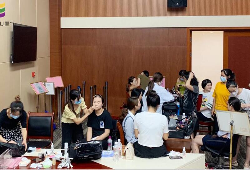 南寧化妝外出實(shí)踐，提升學(xué)員動(dòng)手能力