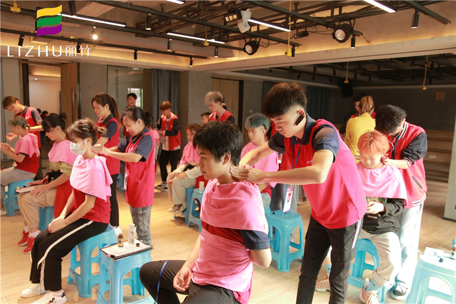 學美發(fā)為什么要學按摩？南寧專業(yè)美發(fā)學校告訴你