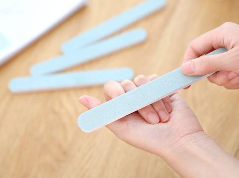 指甲又薄又軟的原因是什么？廣西美甲課程里有講