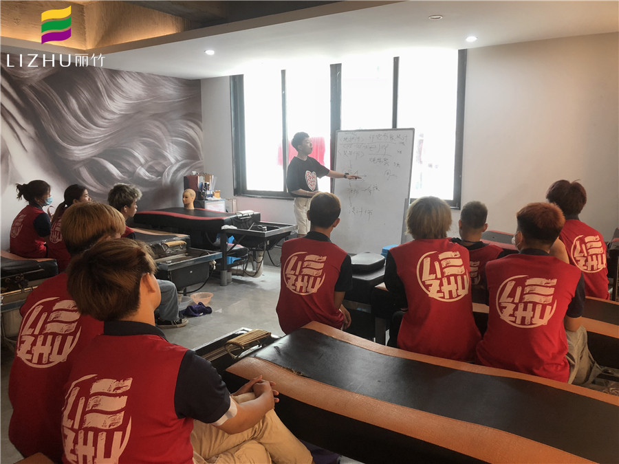 找工作？來廣西南寧美發(fā)學(xué)校就業(yè)宣講會(huì)看看