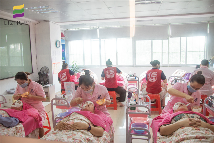 想知道美容如何拓客？快來廣西美容課堂看看