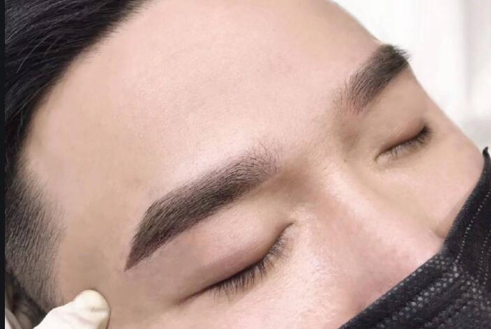 男士紋眉如何設(shè)計？快和廣西紋繡班學(xué)習(xí)