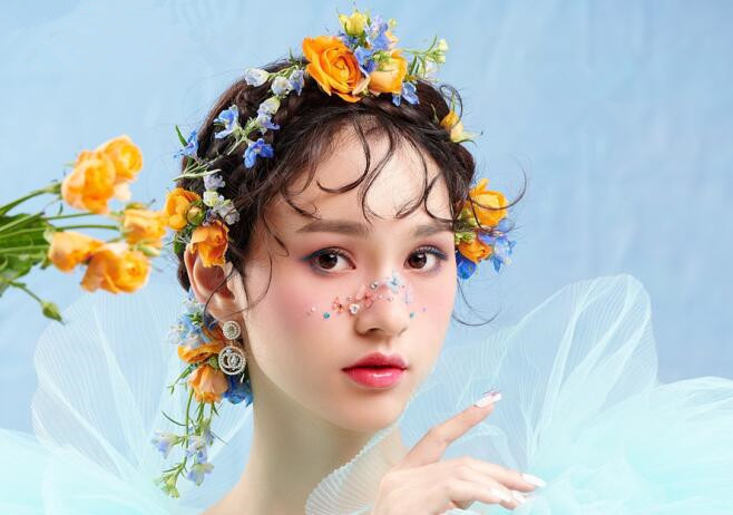 南寧化妝培訓學校作品：減齡鮮花造型