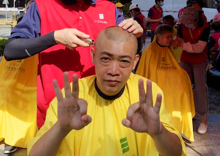 義剪活動(dòng)受點(diǎn)贊，看看廣西美發(fā)學(xué)校哪家實(shí)踐機(jī)會(huì)多