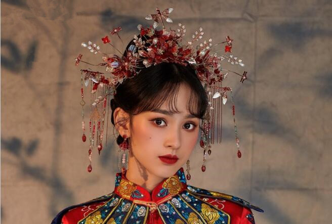 中式新娘造型，用實力證明南寧學化妝哪家好