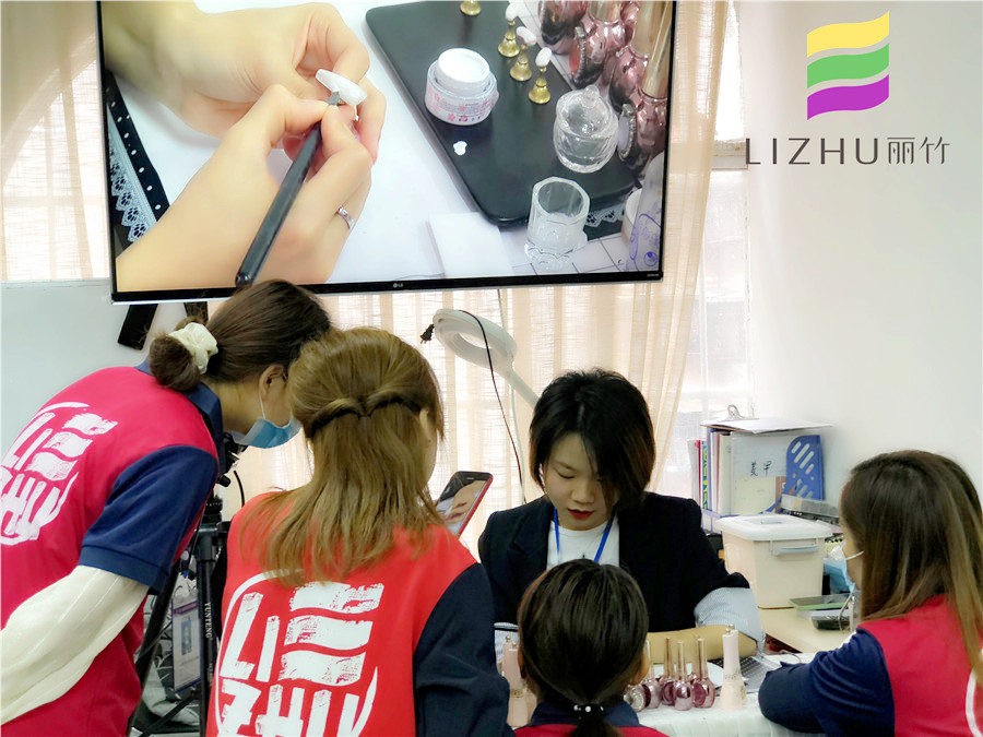 來廣西美甲培訓班學美甲，重找生活目標