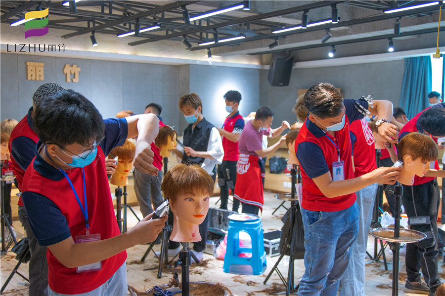 想學(xué)男發(fā)剪發(fā)步驟，到南寧有實(shí)力的美發(fā)學(xué)校