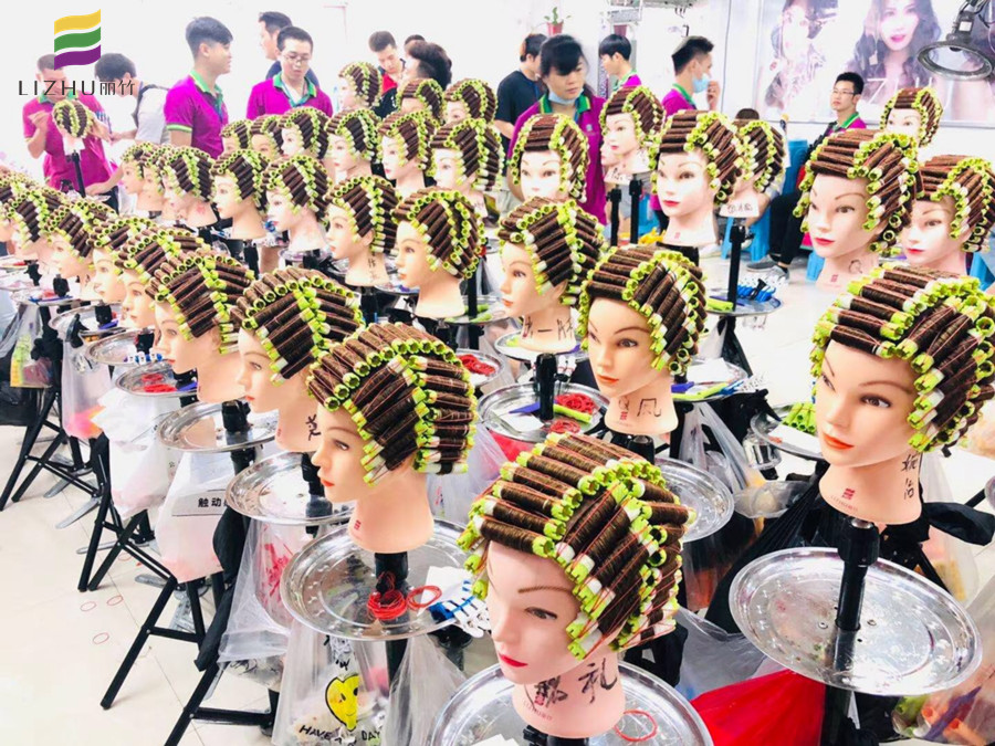 南寧美發(fā)培訓(xùn)機構(gòu)課堂：國際標(biāo)準(zhǔn)杠課堂練習(xí)