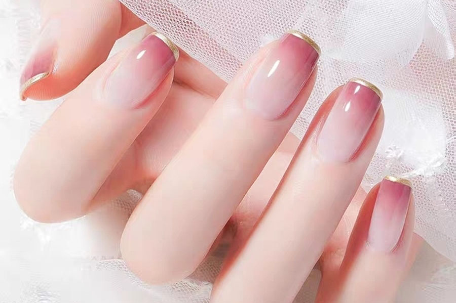 愛啃指甲的居老師~