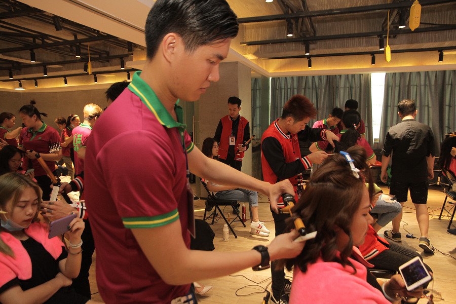 超適合圓臉、方臉的發(fā)型！