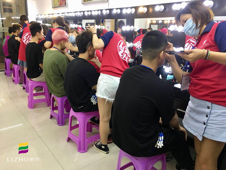 一招解決所有化妝步驟和技法！